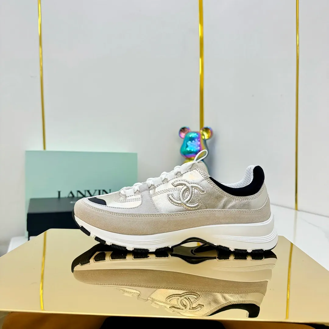 👟👟Ex-factory price 600👟👟High quality! ! ! CHANEL Chanel 25A latest thick-soled casual sports shoes. The counter is synchronized. The counter is very popular. It is a shoe that is very difficult to buy. The most popular thick-soled casual shoes on the Internet. As you can imagine, the most popular thick-soled casual shoes can not be missed. It has both good looks and comfort. Simple and versatile. The thick sole increases the height and is super versatile. Whoever wears it will look better. Upper: cowhide stitching. Lining: breathable mesh. Outsole: TPU original outsole. Size: 35-41 👉